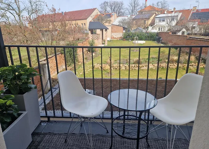Art Nouveau Apartment With Garden In Pisek