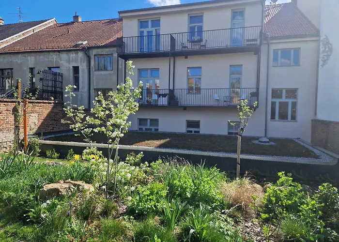 Art Nouveau Apartment With Garden In Pisek