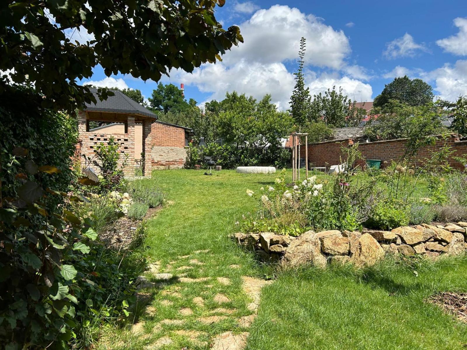 Art Nouveau With Garden In *